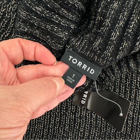 NWT Torrid Lurex Cable Pullover Cold Shoulder Turtle Neck Black Size 1 (14-16) - Picture 10 of 16